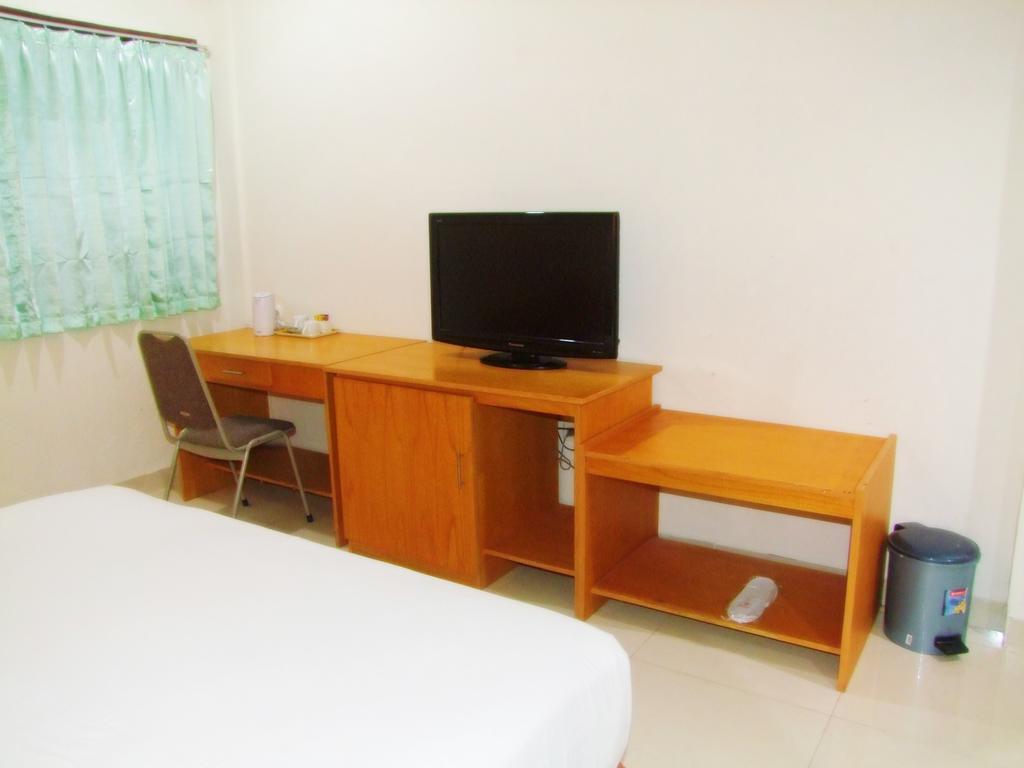 Yulia Hotel Managed By Hig Gorontalo Ruang foto